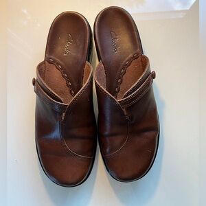 Women’s Clarks Brown Leather clogs